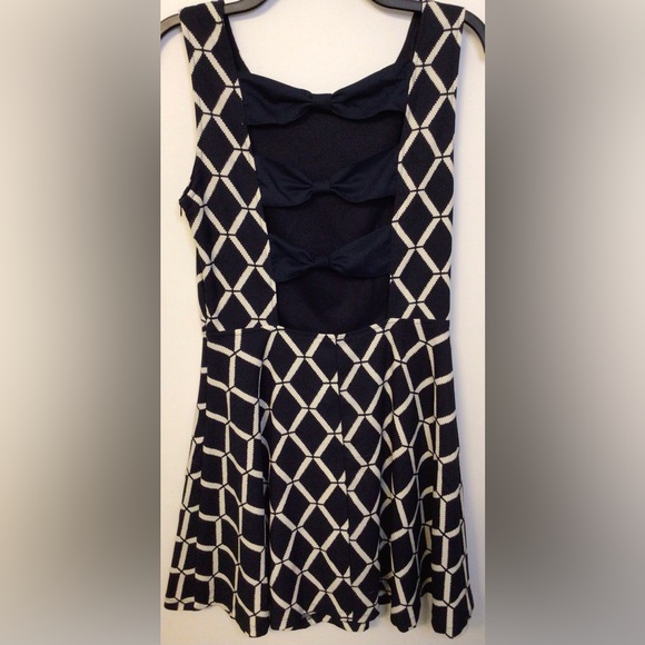 Altar’d state navy cream sleeveless dress with back bow detail size medium - Picture 4 of 9